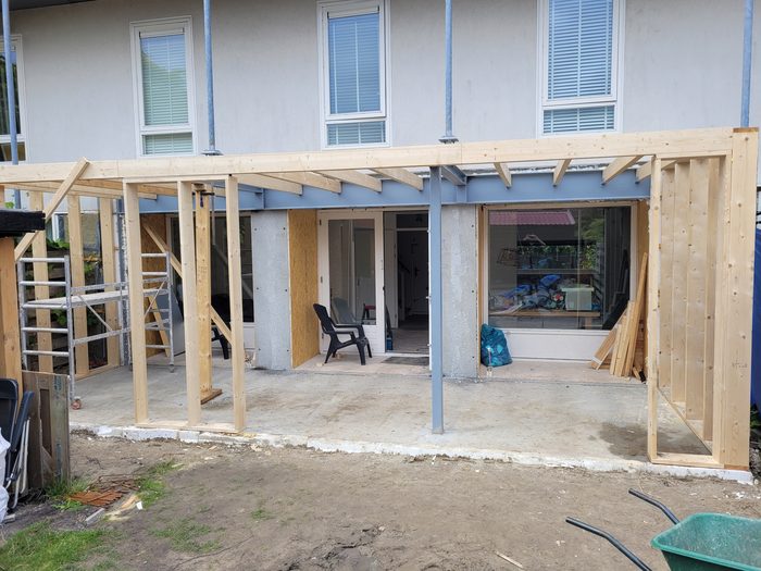 Houten aanbouwconstructie
